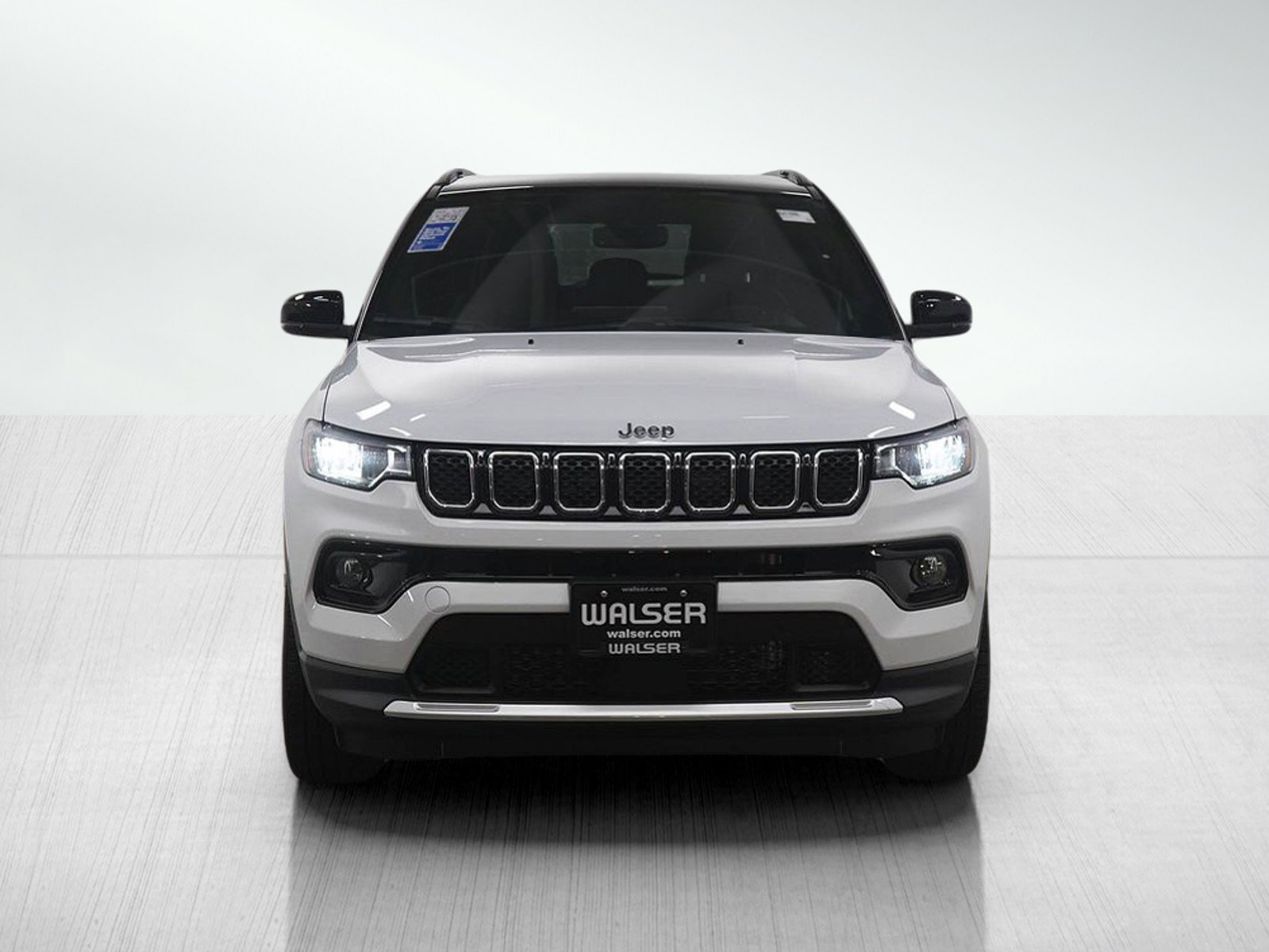 Used 2024 Jeep Compass Limited image 8