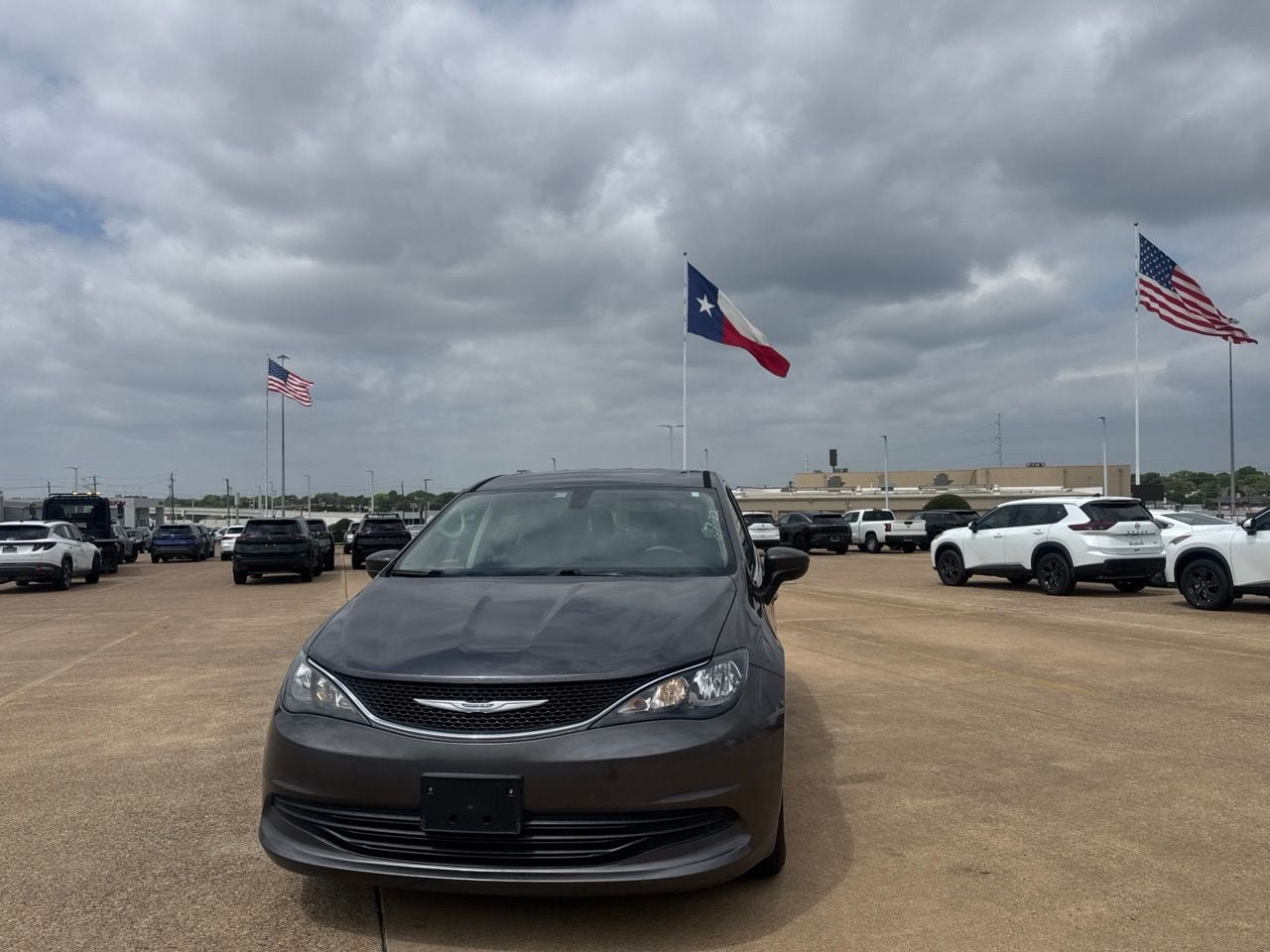 Used 2017 Chrysler Pacifica Touring FWD image 6