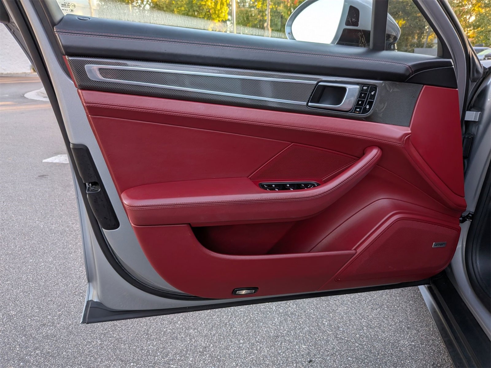 Used 2018 Porsche Panamera image 12