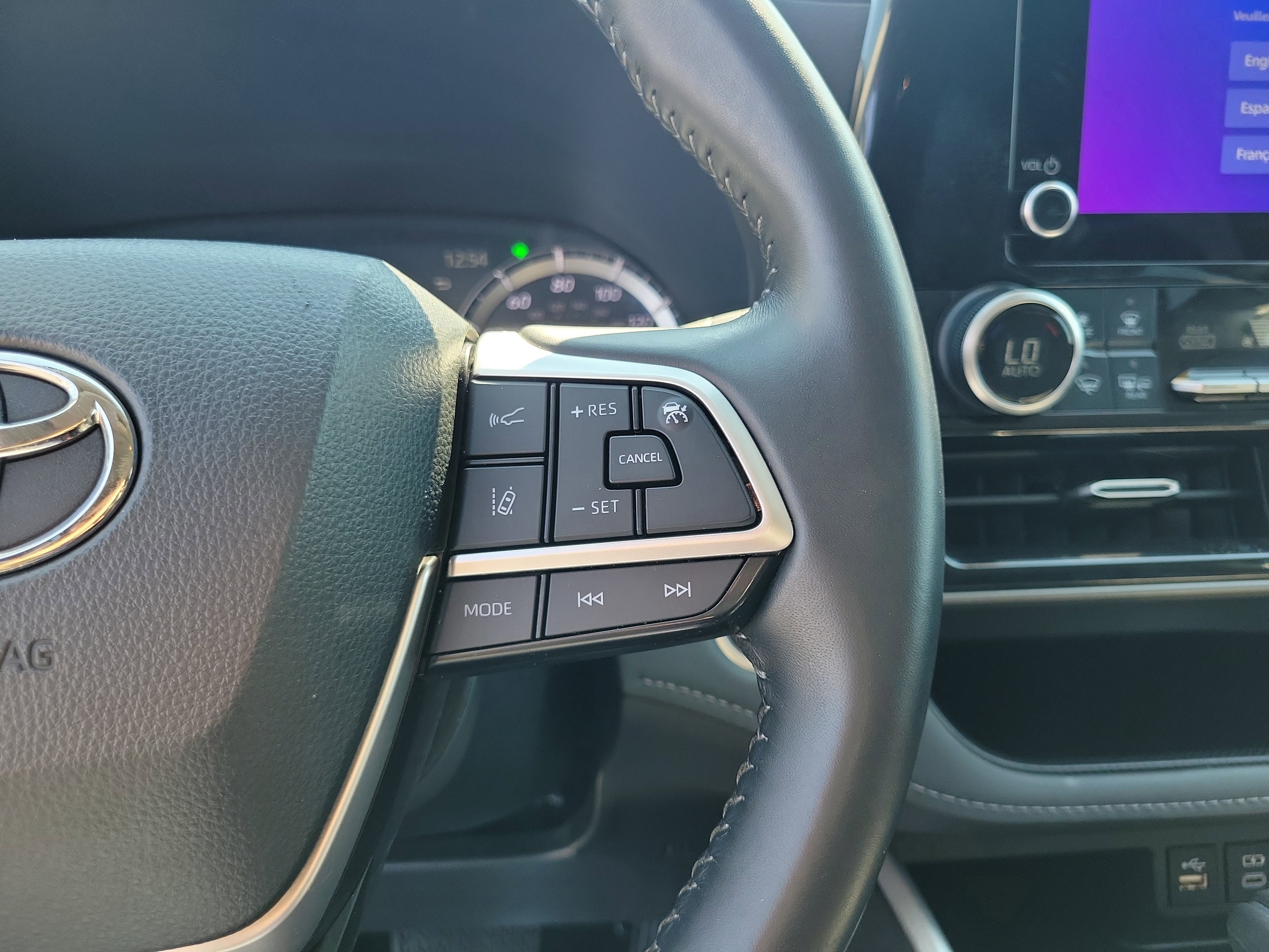 Used 2024 Toyota Highlander LE image 23