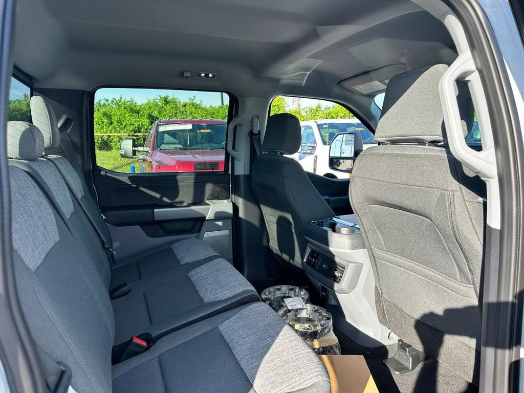 New 2026 Ford F250 XLT w/ XLT Premium Package AWD/4WD image 4