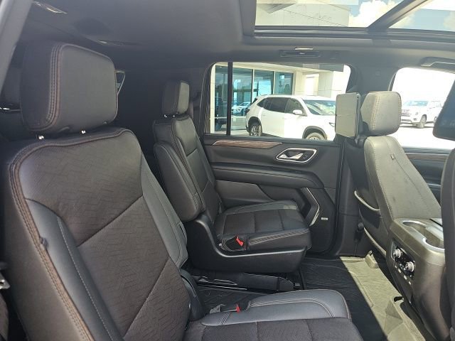 Used 2023 Chevrolet Suburban High Country AWD/4WD image 42
