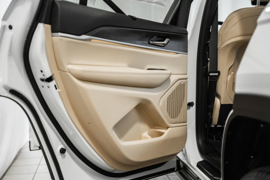 New 2025 Jeep Grand Cherokee L Limited w/ Luxury Tech Group II image 35