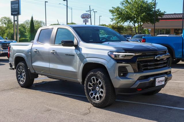 Used 2025 Chevrolet Colorado Z71 w/ Z71 Convenience Package 2