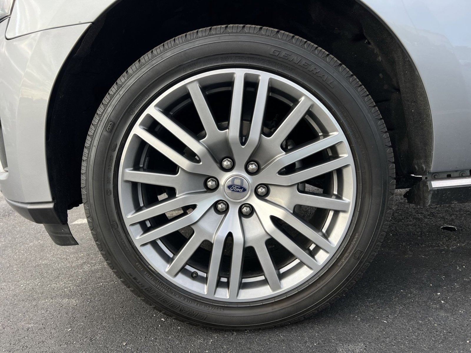 Used 2024 Ford Expedition Limited image 12