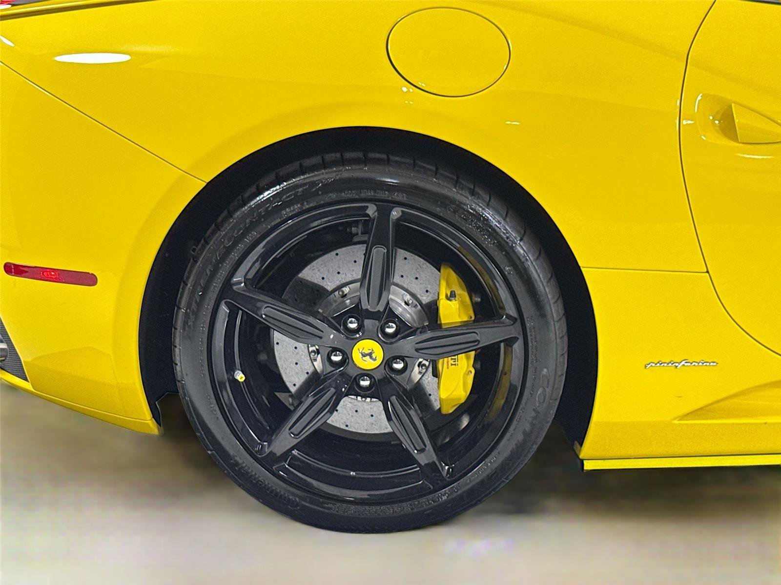 Used 2014 Ferrari California image 35