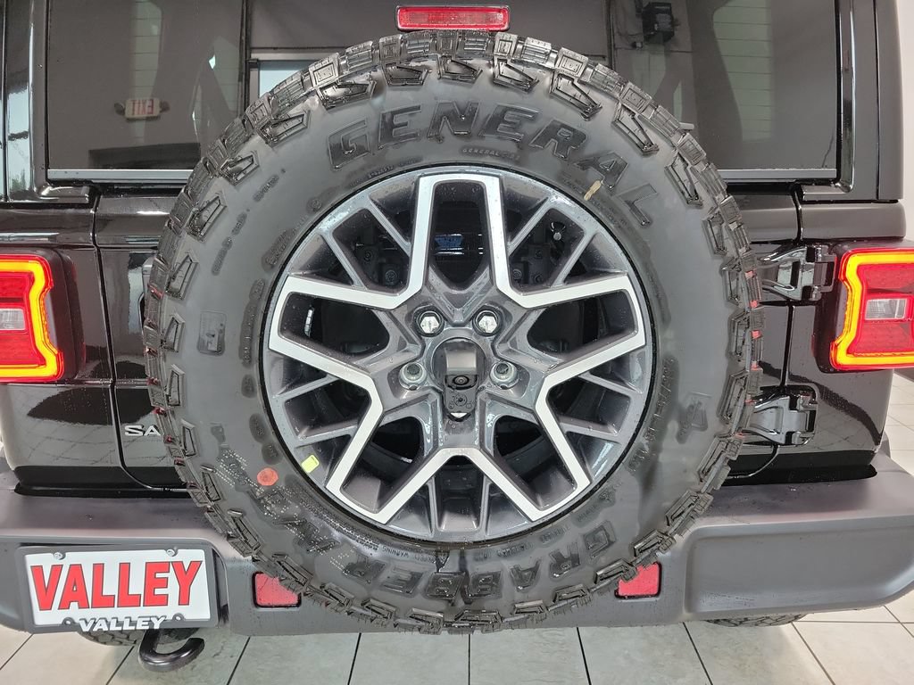 New 2026 Jeep Wrangler Unlimited Sahara w/ Technology Group AWD/4WD image 10