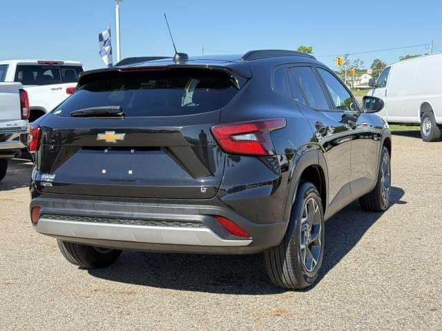 Used 2025 Chevrolet Trax LT FWD image 5