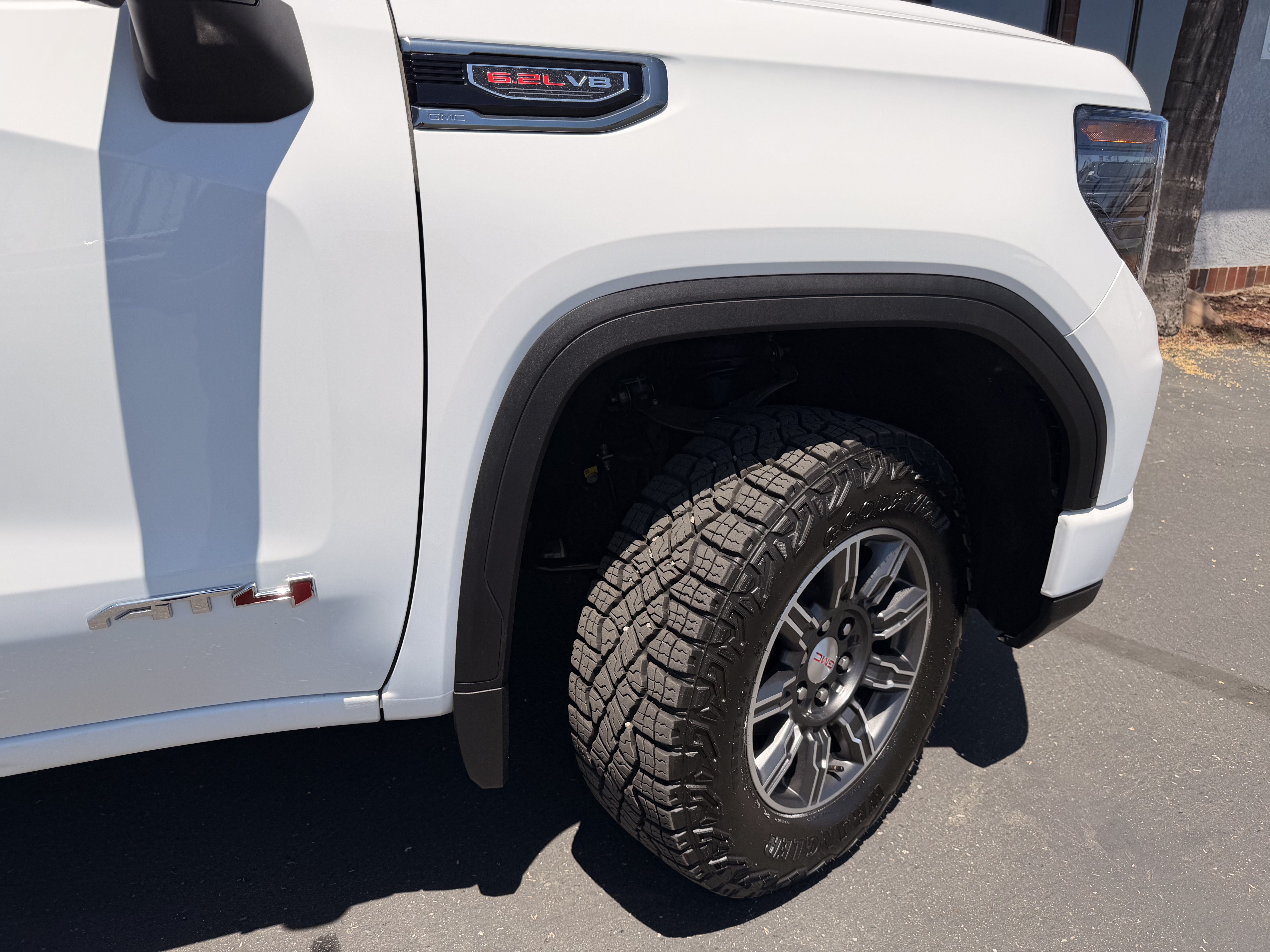 Used 2025 GMC Sierra 1500 AT4 AWD/4WD image 4