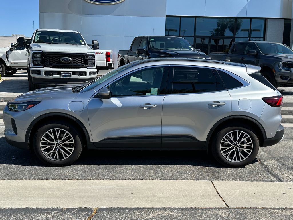 Used 2024 Ford Escape SE w/ PHEV Premium Package FWD image 3