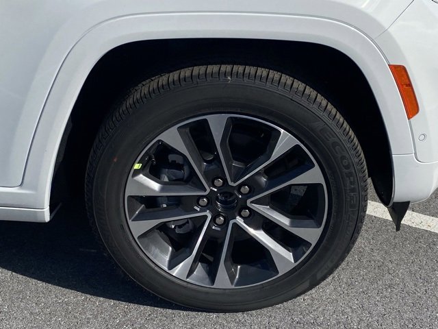 New 2025 Jeep Grand Cherokee L Overland w/ Trailer Tow Package image 10