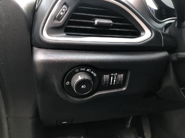 Certified 2020 Chrysler Pacifica Touring w/ S Appearance Package FWD image 31