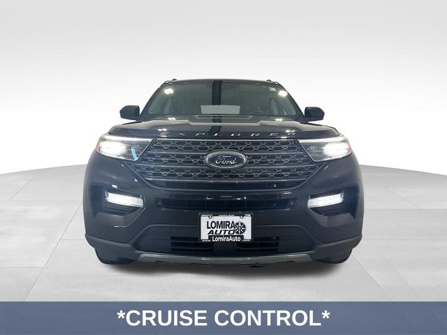 Used 2022 Ford Explorer XLT w/ XLT Sport Appearance Package AWD/4WD image 3