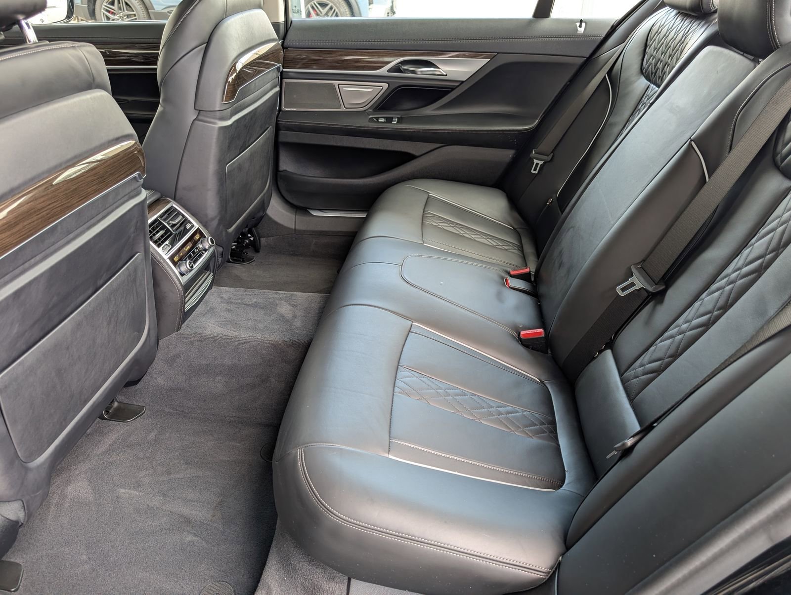 Used 2018 BMW 750i xDrive AWD/4WD image 21