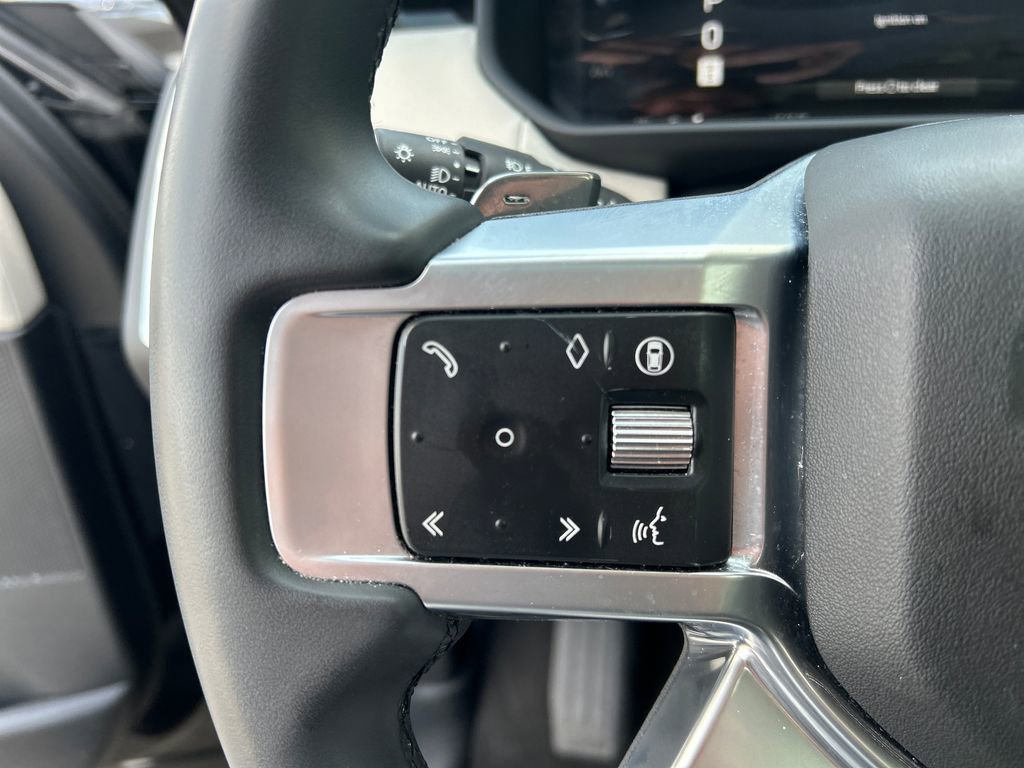 Used 2025 Land Rover Discovery S image 20