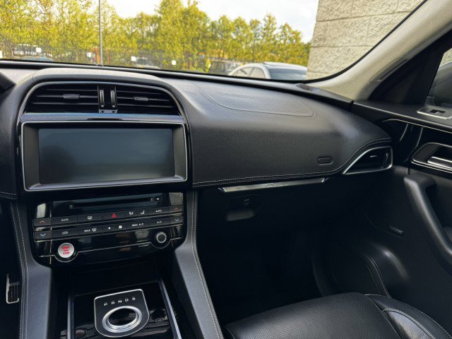 Used 2017 Jaguar F-PACE S image 19