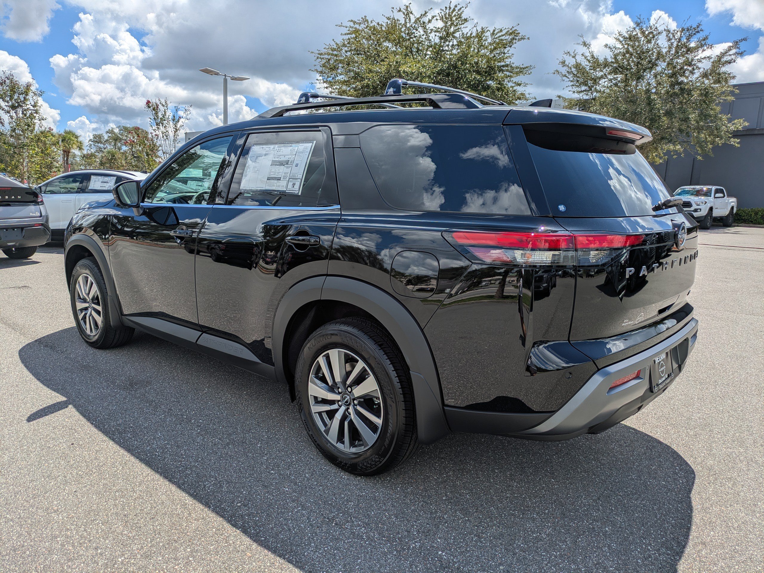 New 2026 Nissan Pathfinder SL FWD image 6