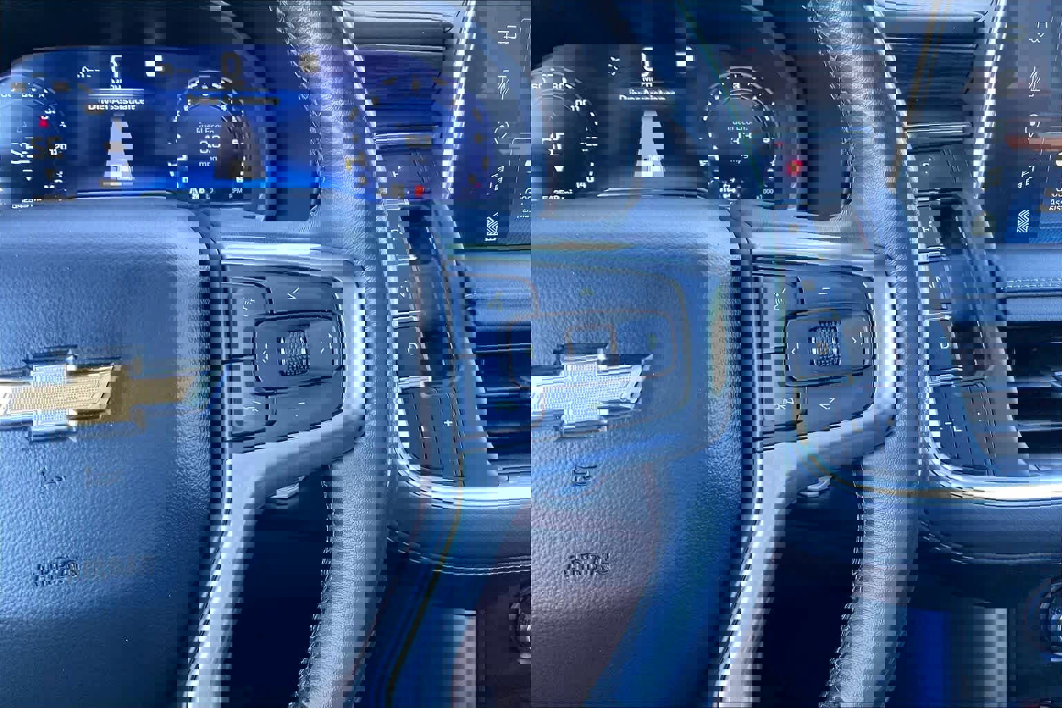 Used 2023 Chevrolet Suburban LT w/ Luxury Package image 23