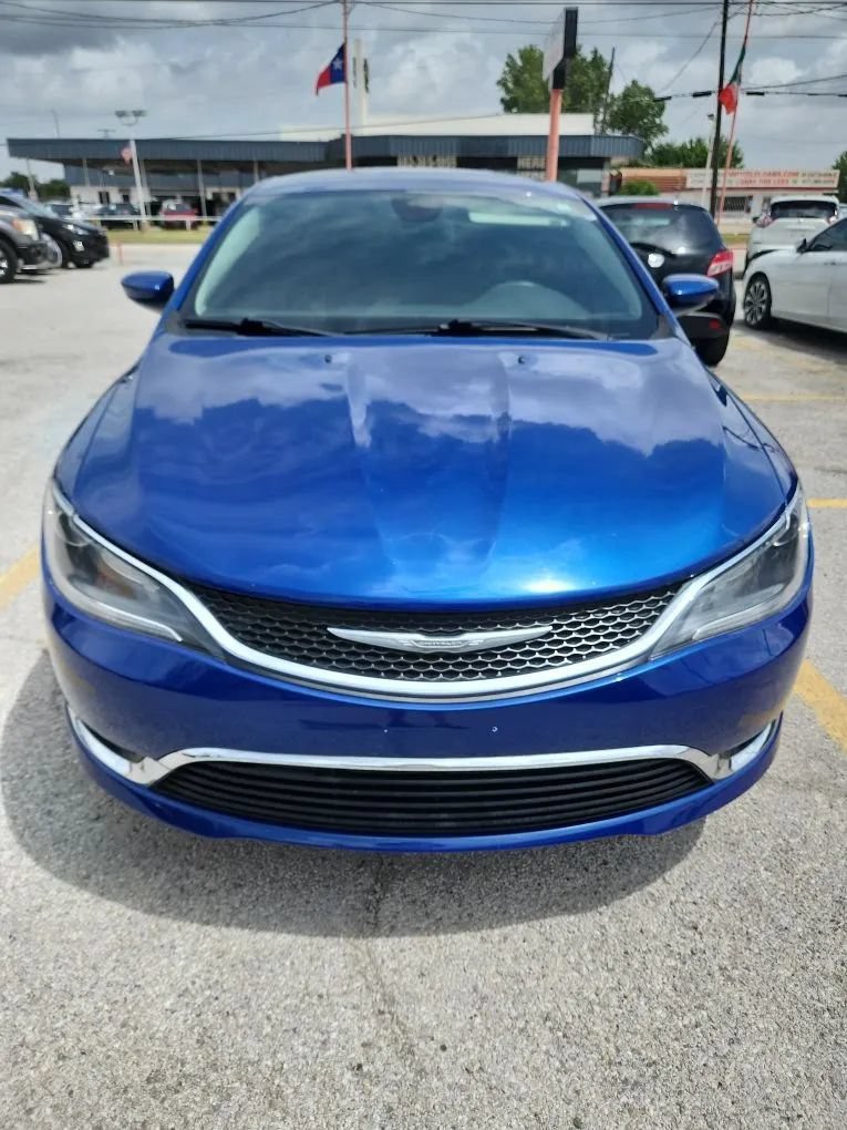 Used 2015 Chrysler 200 Limited FWD image 2