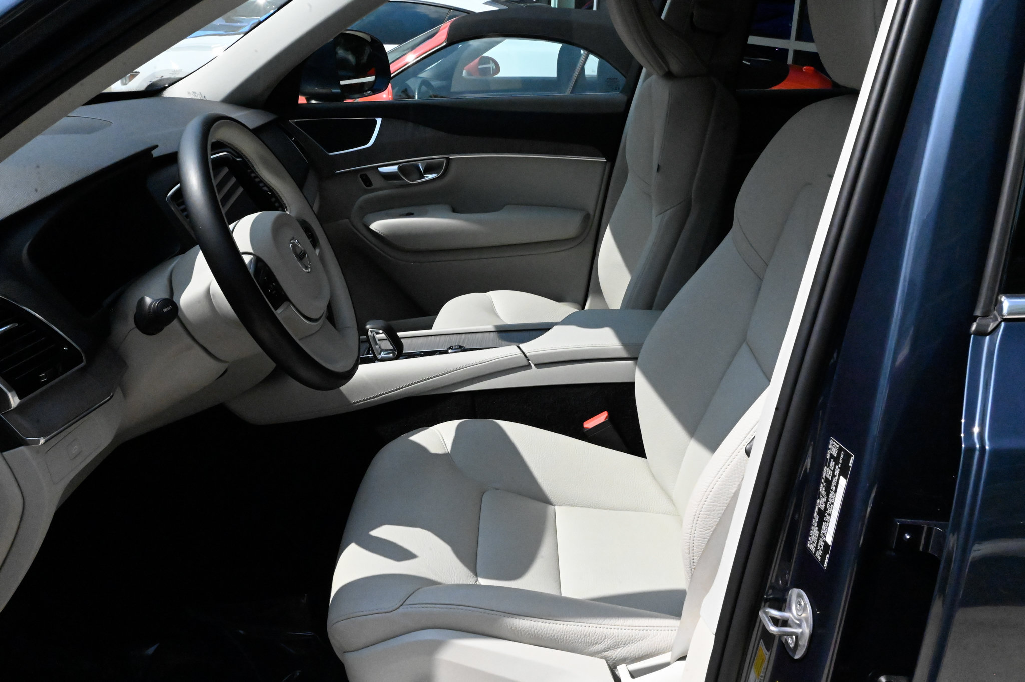 Used 2023 Volvo XC90 B6 Plus AWD/4WD image 17
