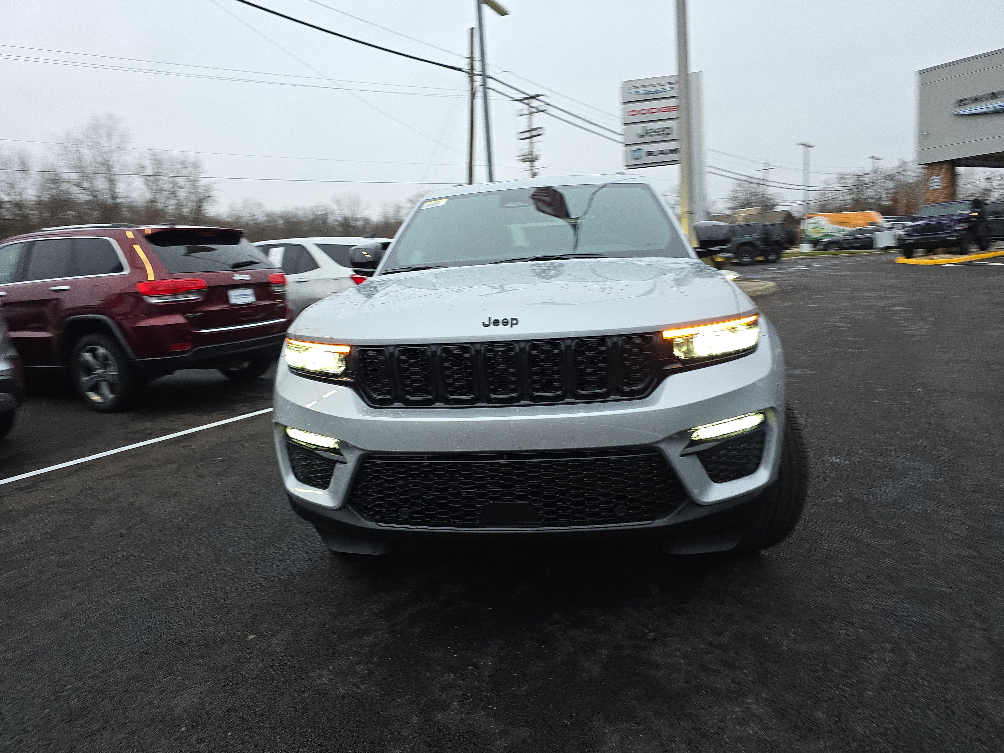 New 2025 Jeep Grand Cherokee Limited w/ Luxury Tech Group II image 19