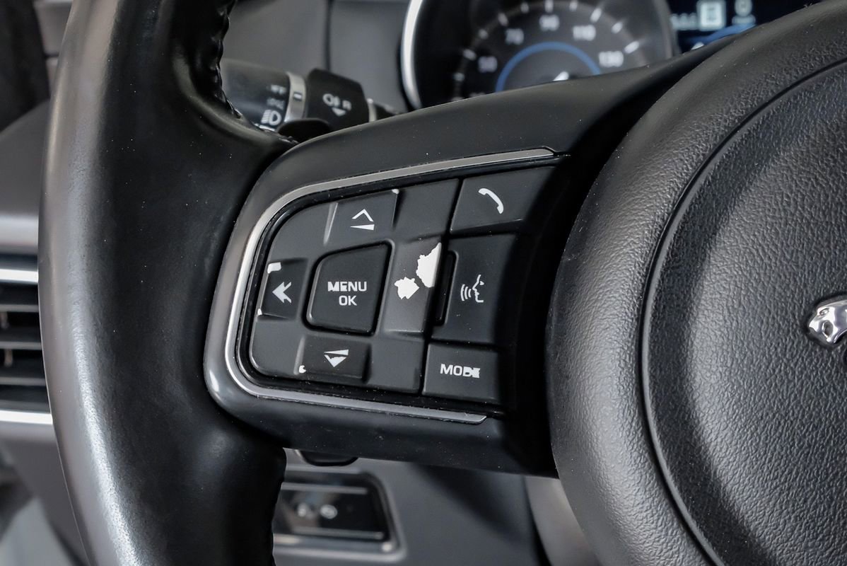 Used 2019 Jaguar F-PACE Premium AWD/4WD image 16