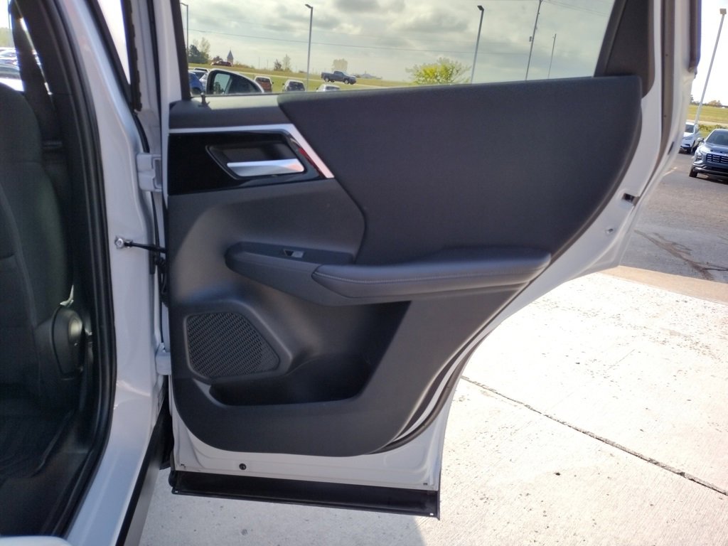 Used 2023 Mitsubishi Outlander ES image 21