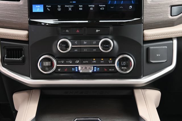 Used 2024 Ford Expedition Limited image 18
