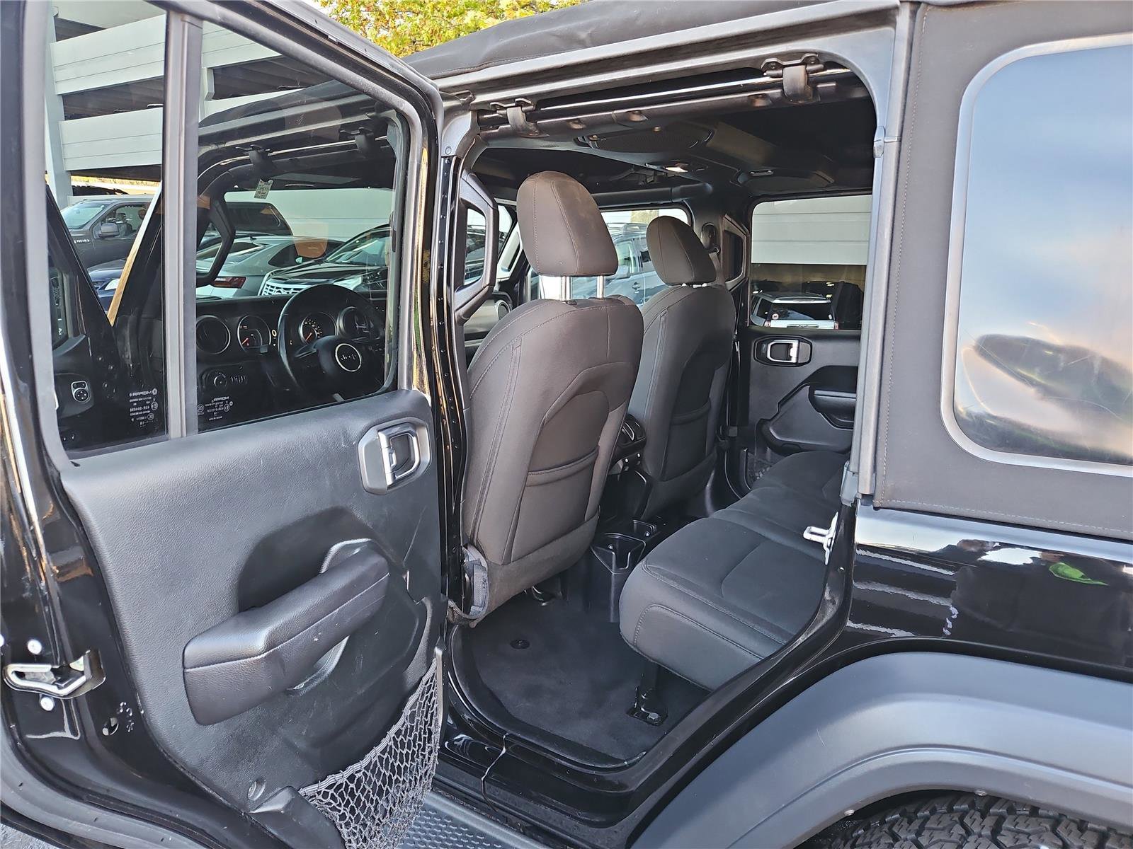 Used 2018 Jeep Wrangler Unlimited Sport S image 23