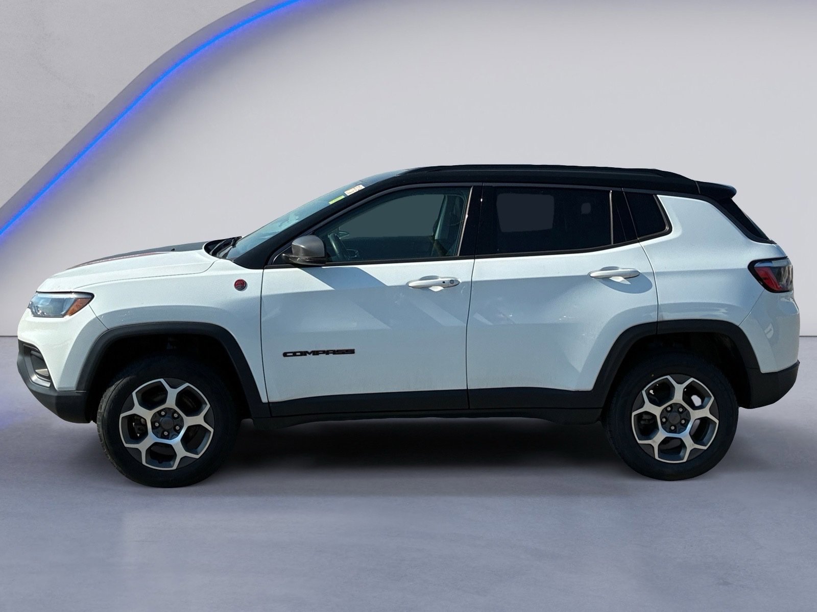 Used 2022 Jeep Compass Trailhawk w/ Trailhawk Convenience Group AWD/4WD image 3