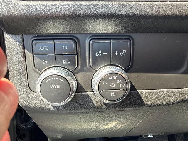 Used 2023 GMC Yukon SLT AWD/4WD image 19