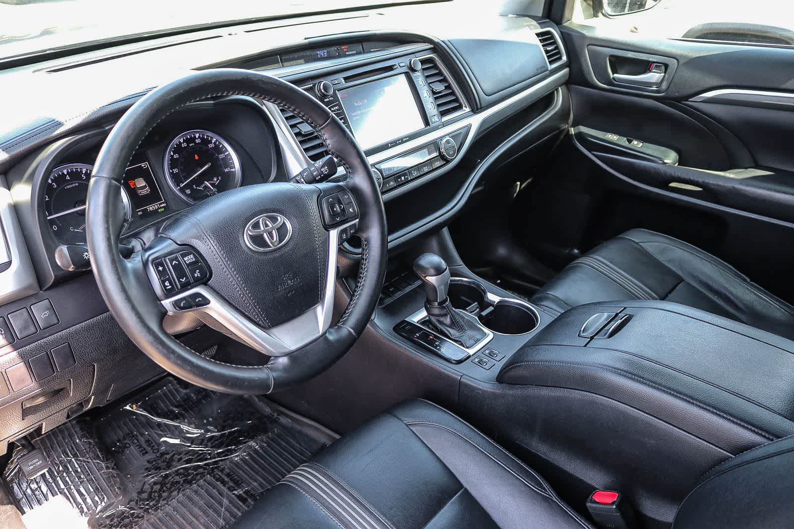 Used 2018 Toyota Highlander SE FWD image 17