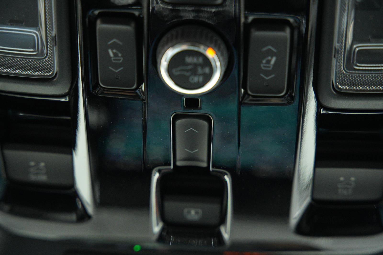 New 2026 GMC Yukon XL AT4 w/ AT4 Premium Plus Package AWD/4WD image 48