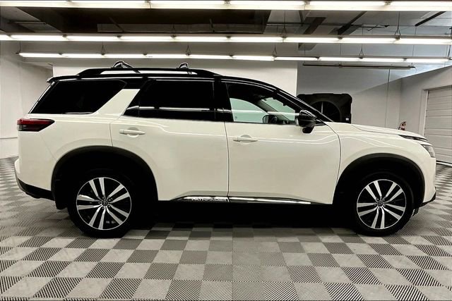 Used 2023 Nissan Pathfinder Platinum image 15