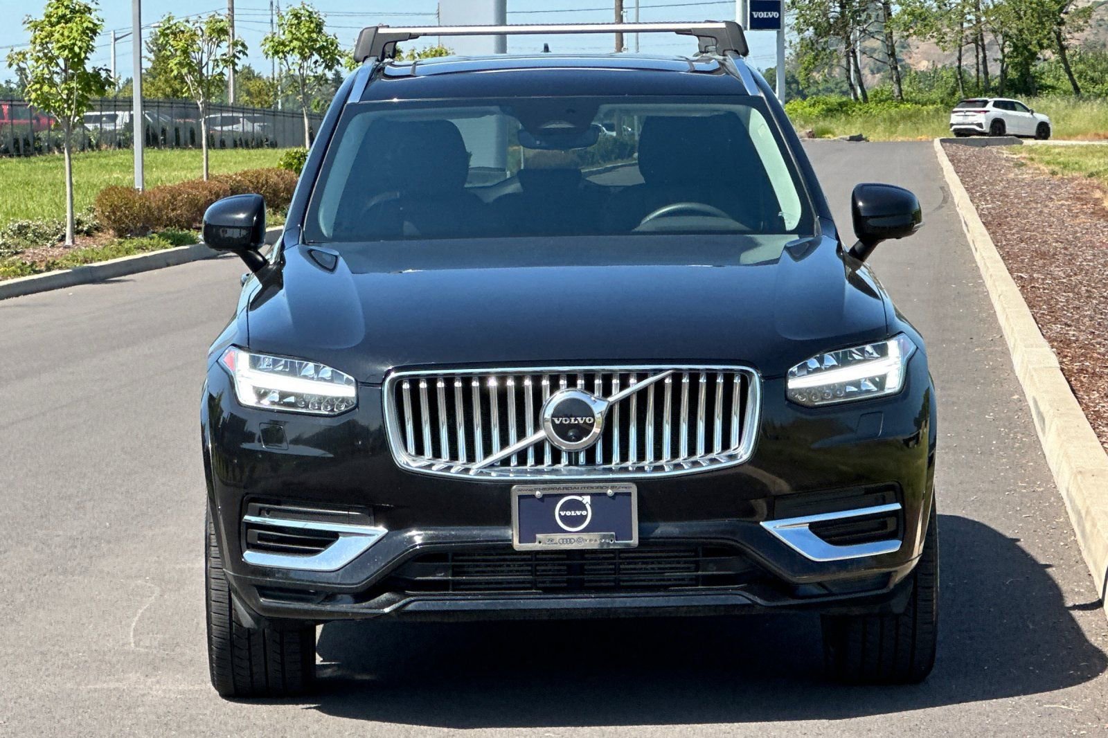 Used 2023 Volvo XC90 T8 Plus w/ Protection Package Premier AWD/4WD image 8
