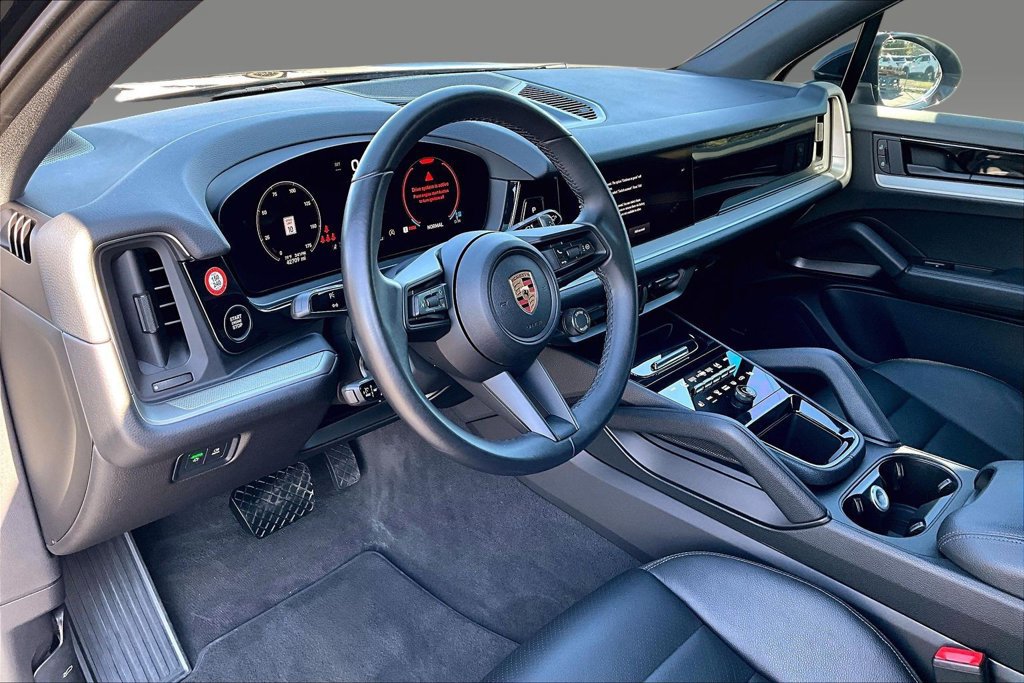 Used 2025 Porsche Cayenne AWD/4WD image 7