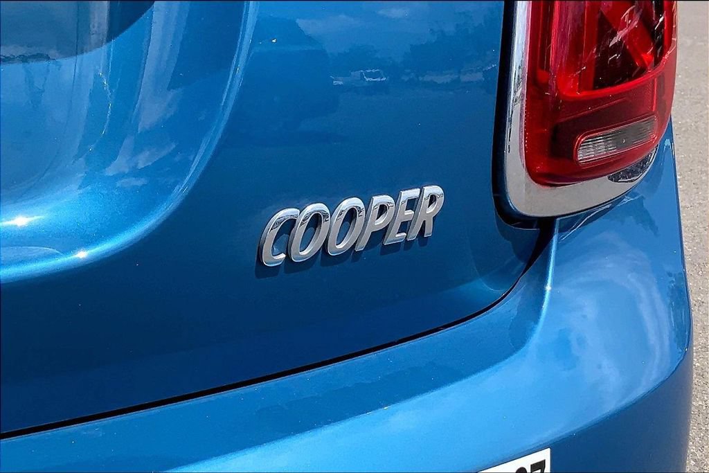 Used 2022 MINI Cooper 4-Door Hardtop FWD image 8