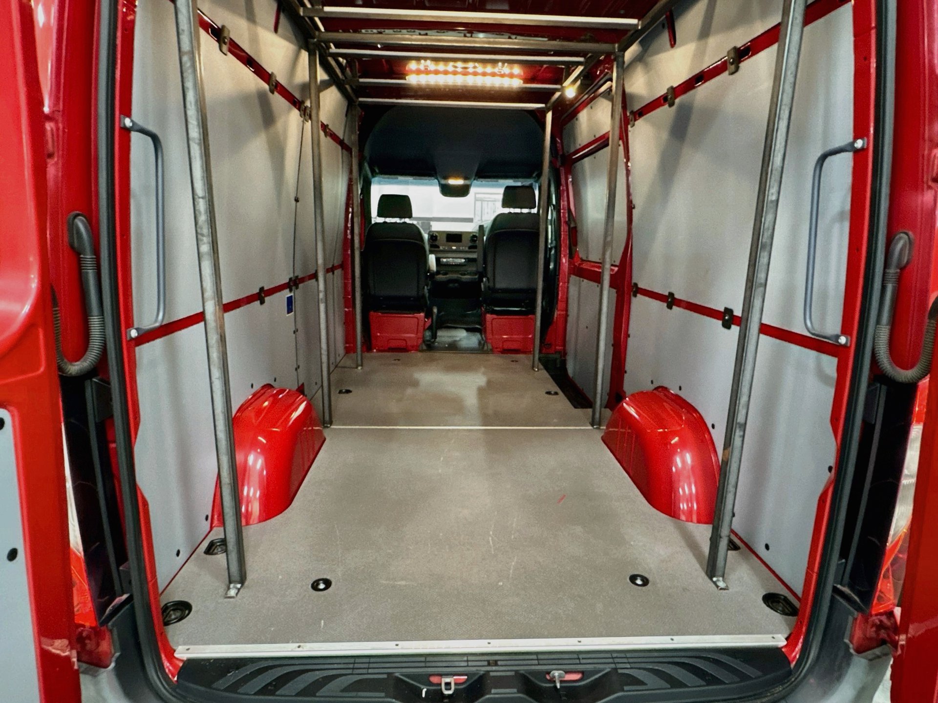 Used 2020 Mercedes-Benz Sprinter 2500 image 23