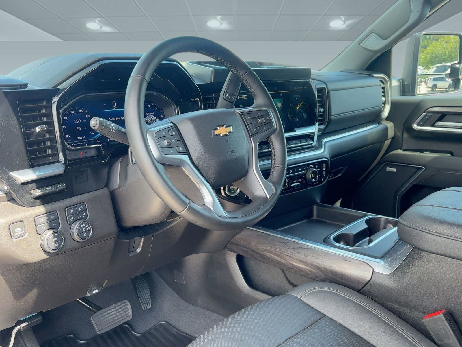 Used 2024 Chevrolet Silverado 2500 LTZ w/ LTZ Plus Package image 4