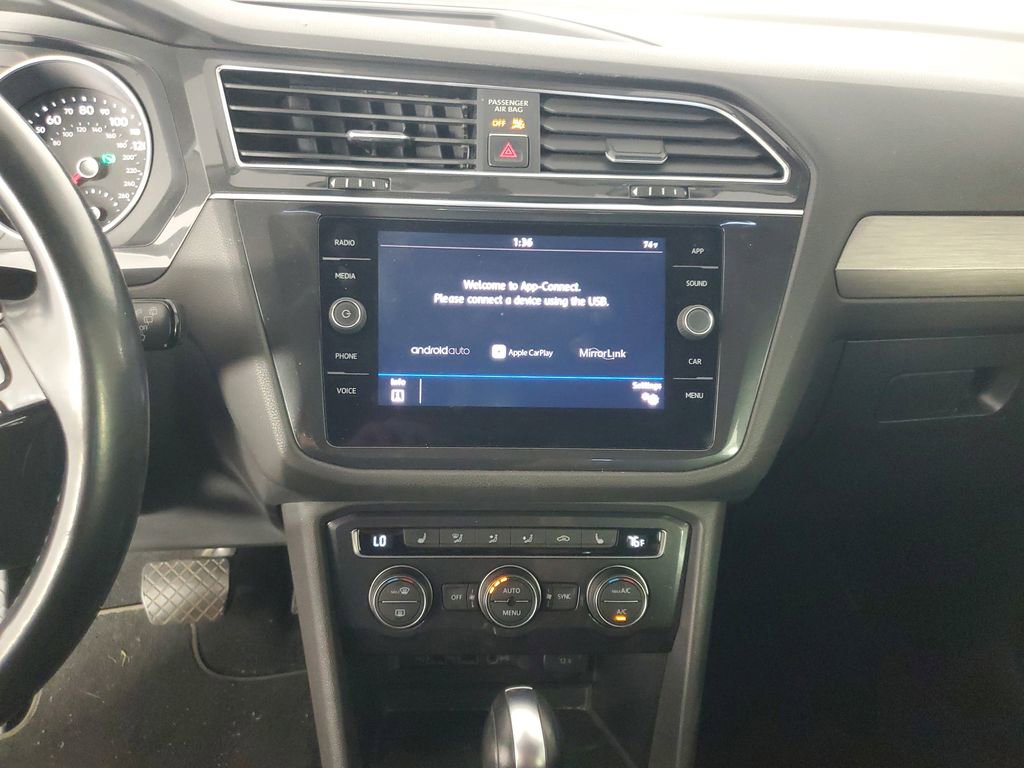 Used 2018 Volkswagen Tiguan SE FWD image 18