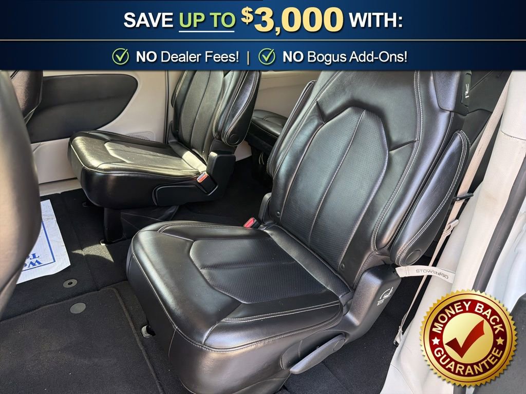 Used 2023 Chrysler Pacifica Touring-L image 18