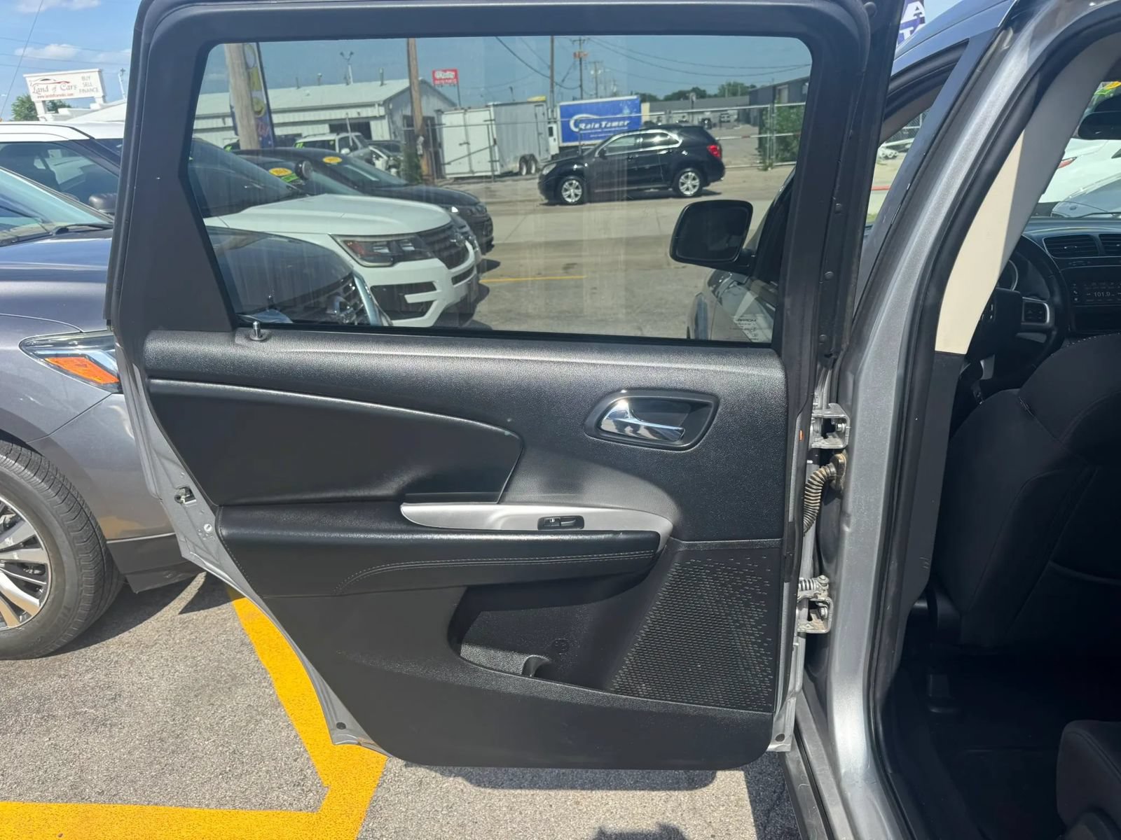 Used 2018 Dodge Journey SE w/ Connectivity Group FWD image 9