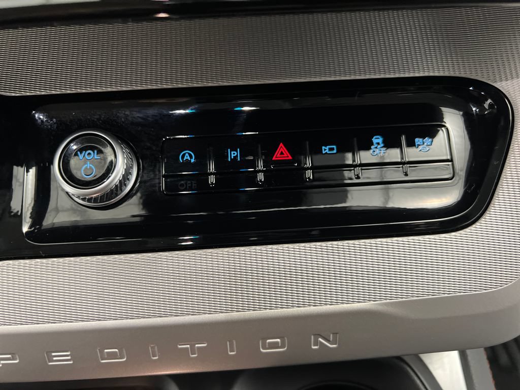 Used 2025 Ford Expedition Active RWD image 70