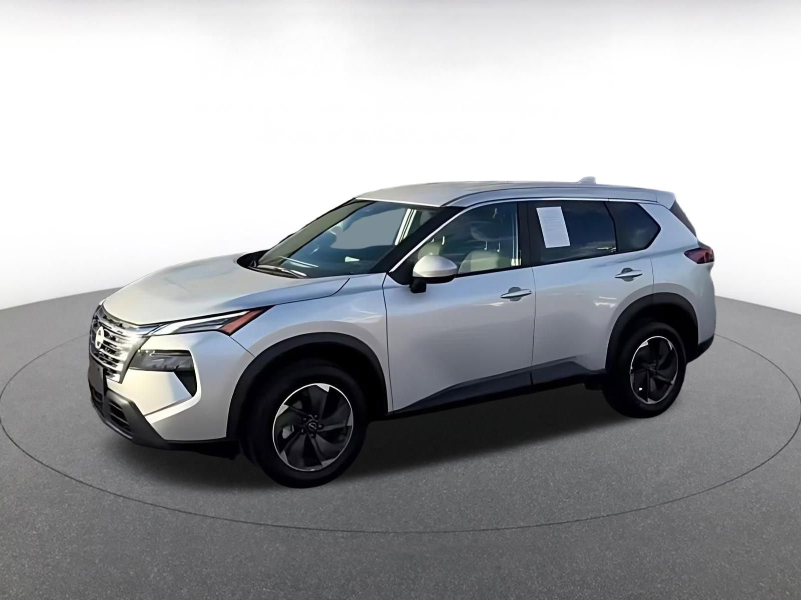 Used 2025 Nissan Rogue SV FWD image 4