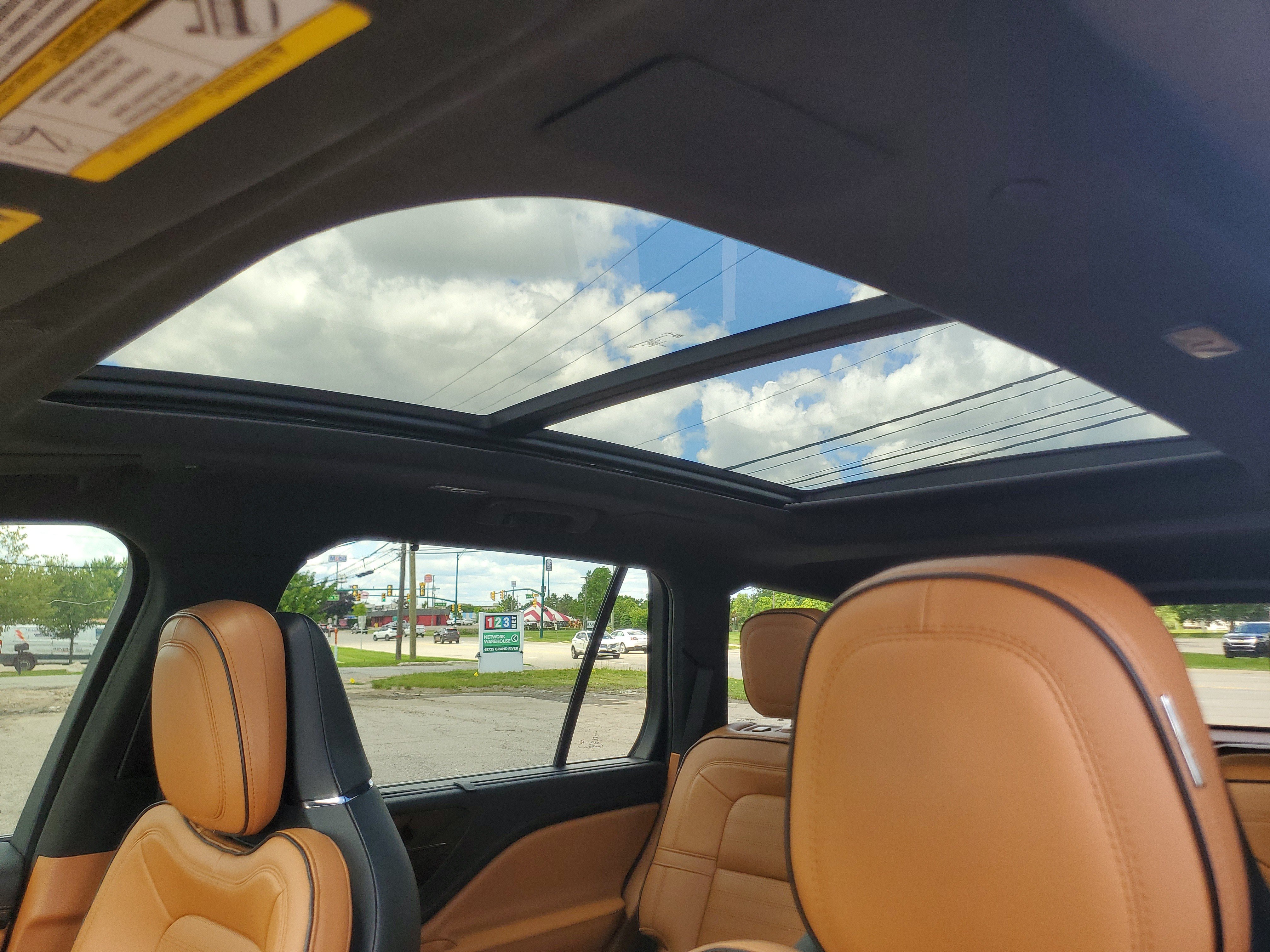 Certified 2023 Lincoln Aviator Black Label Grand Touring w/ Class IV Trailer Tow Package AWD/4WD image 11