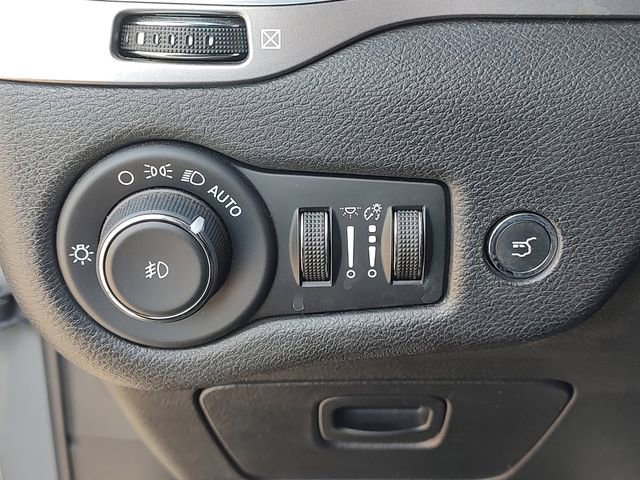 Used 2021 Jeep Cherokee Latitude Lux w/ Comfort/Convenience Group FWD image 24