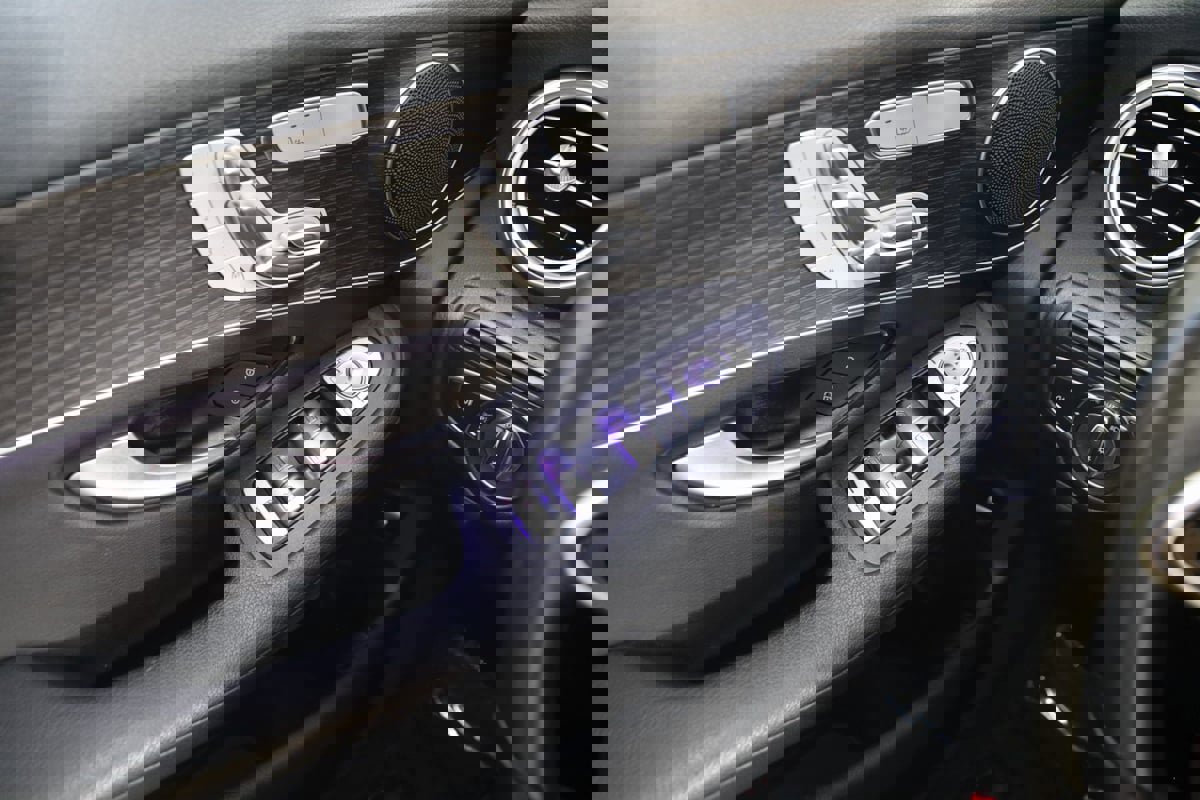 Used 2022 Mercedes-Benz GLC 300 4MATIC w/ Driver Assistance Package image 36