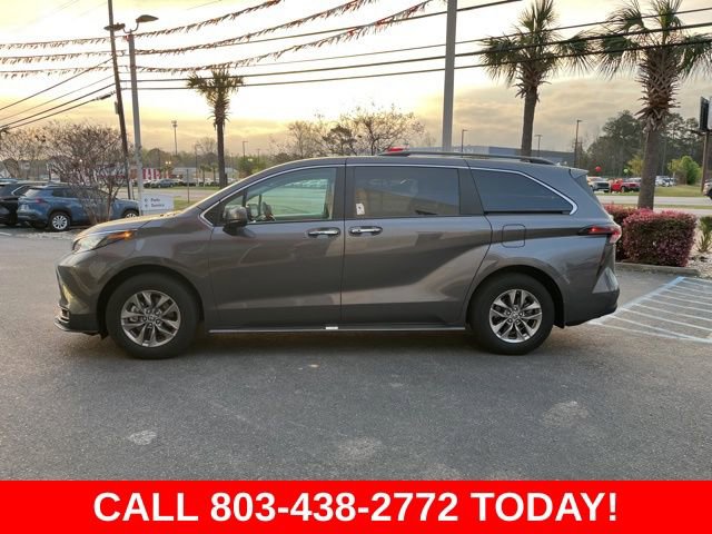 Used 2025 Toyota Sienna XLE image 38