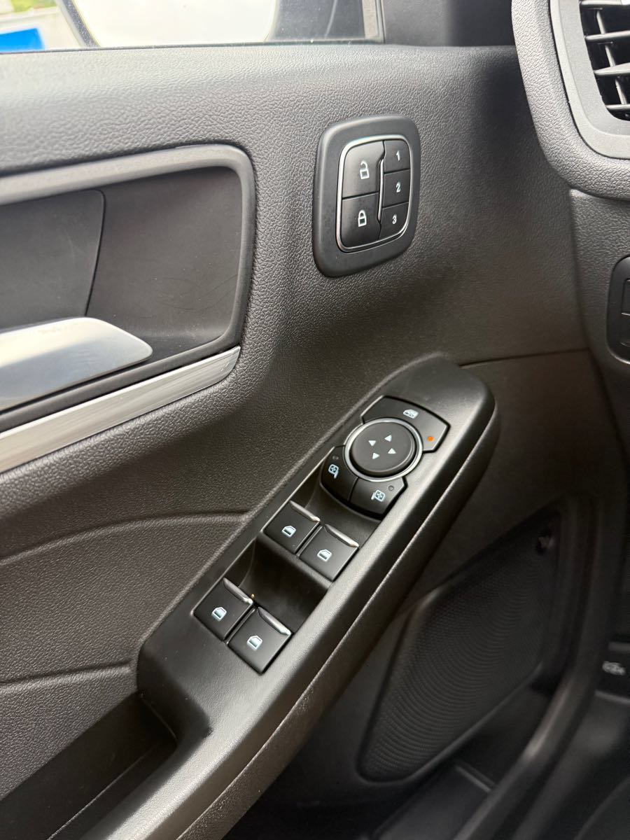 Used 2023 Ford Escape SE w/ PHEV Premium Package FWD image 27
