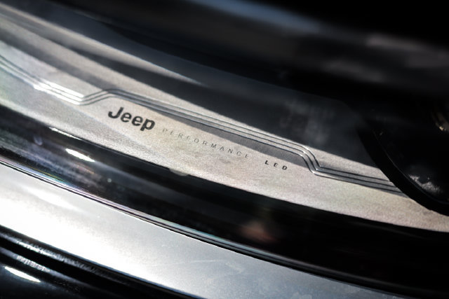 Used 2022 Jeep Wagoneer Series III w/ Premium Group I AWD/4WD image 14